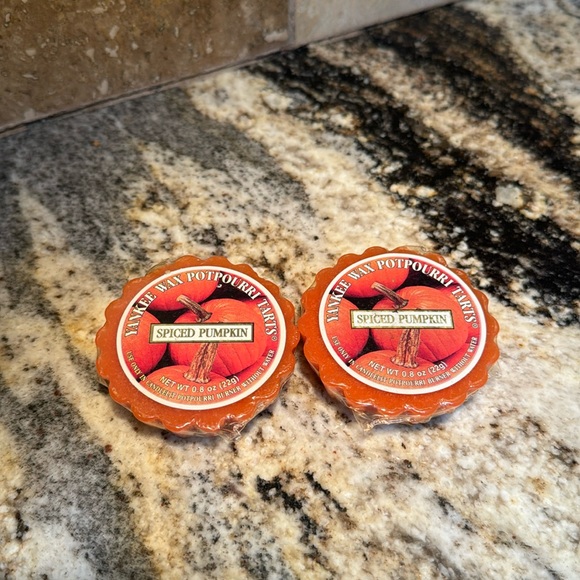 2 Yankee Candle Tarts SPICED PUMPKIN NEW 8 oz each - Picture 1 of 2